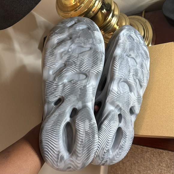 Yezzy Foam RNR size 11 - Picture 2 of 5